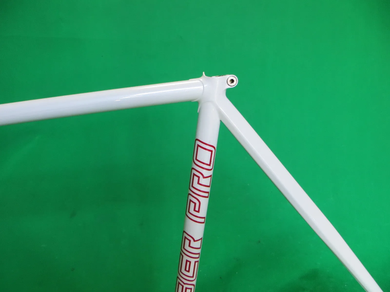 BOMBER PRO // White, Kasei Ultima R // 52.5cm